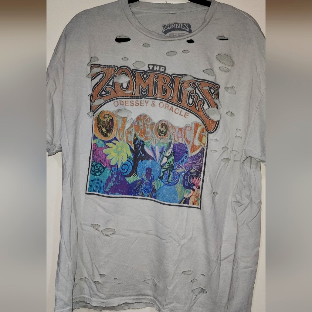 Zombies Distressed tee